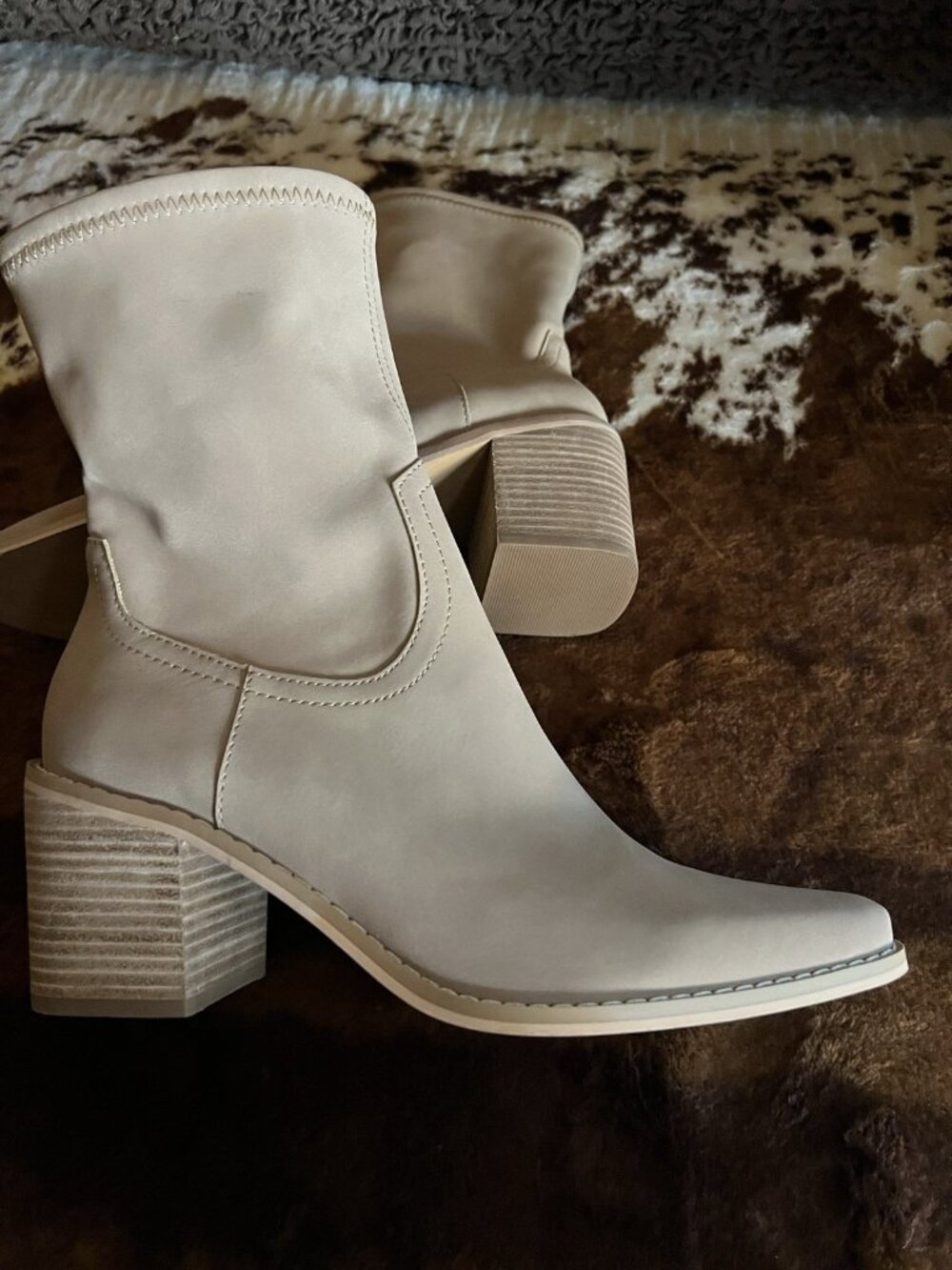 Oasis Society Women’s Vegan Booties Size 8 Taupe Block Heel NEW